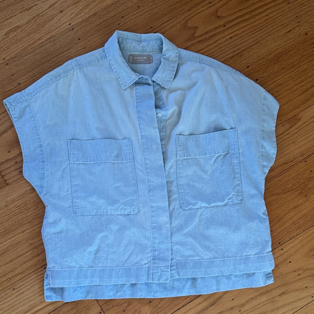 Everlane Pale Chambray Boxy Short-Sleeve Button Shirt sz S